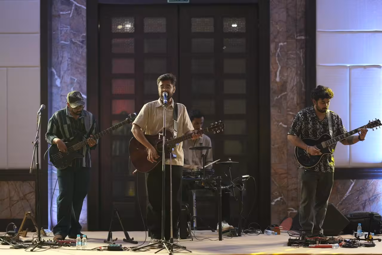 Crowd interaction moment